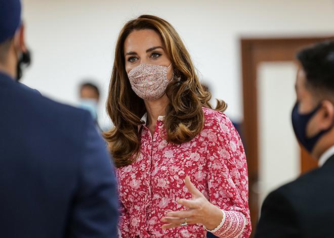 Kate Middleton con mascarilla en un encuentro en Londres