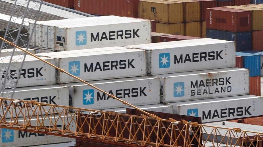 Terminal de contenedores de Maersk en el muelle de Guixar // R. GROBAS
