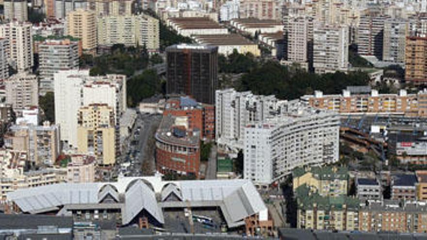 Una vista aérea de edificios de Málaga capital.