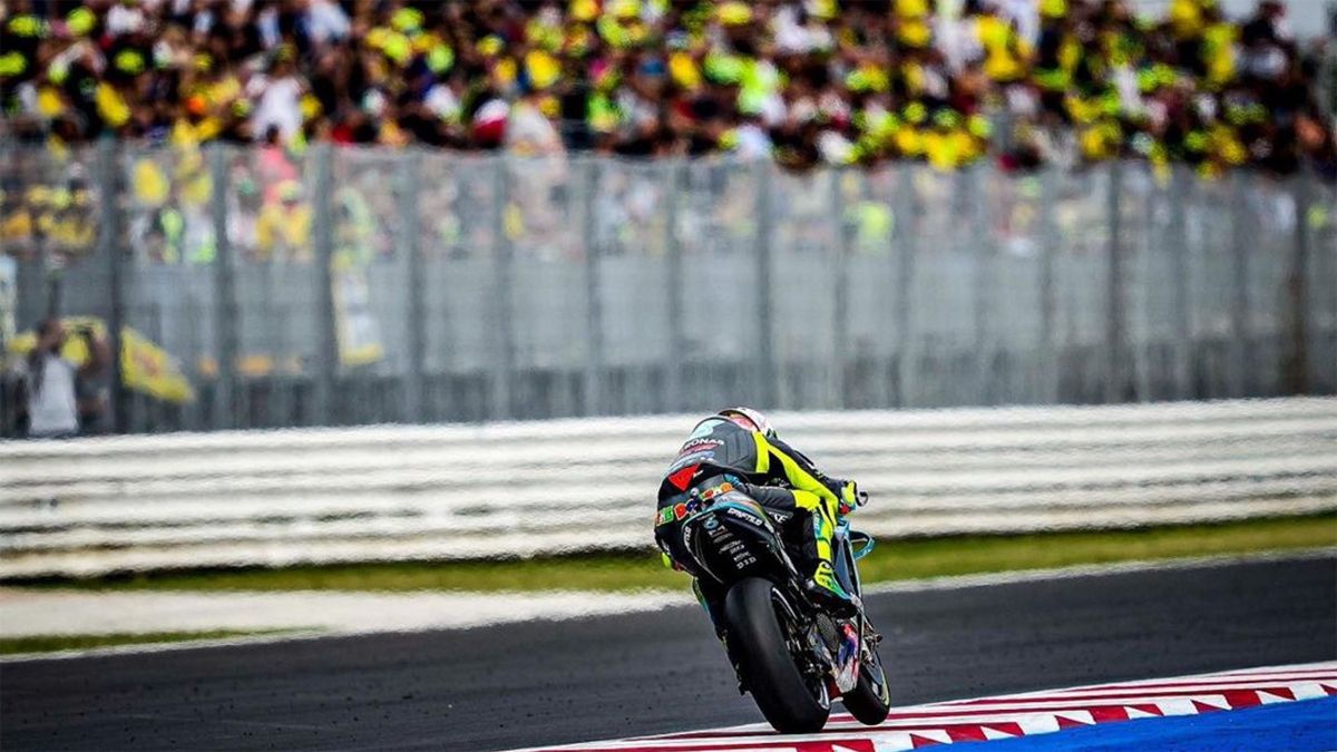 Rossi ante los aficionados de Misano