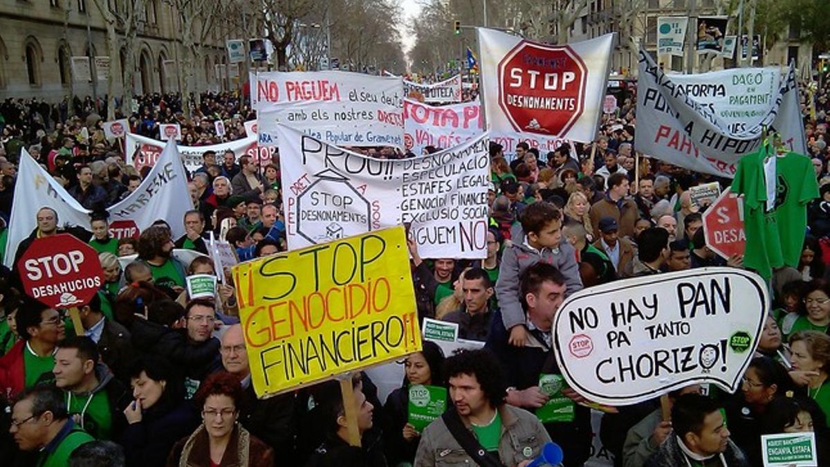 Una imagen de la manifestación, este sábado, por la dación en pago en Barcelona.