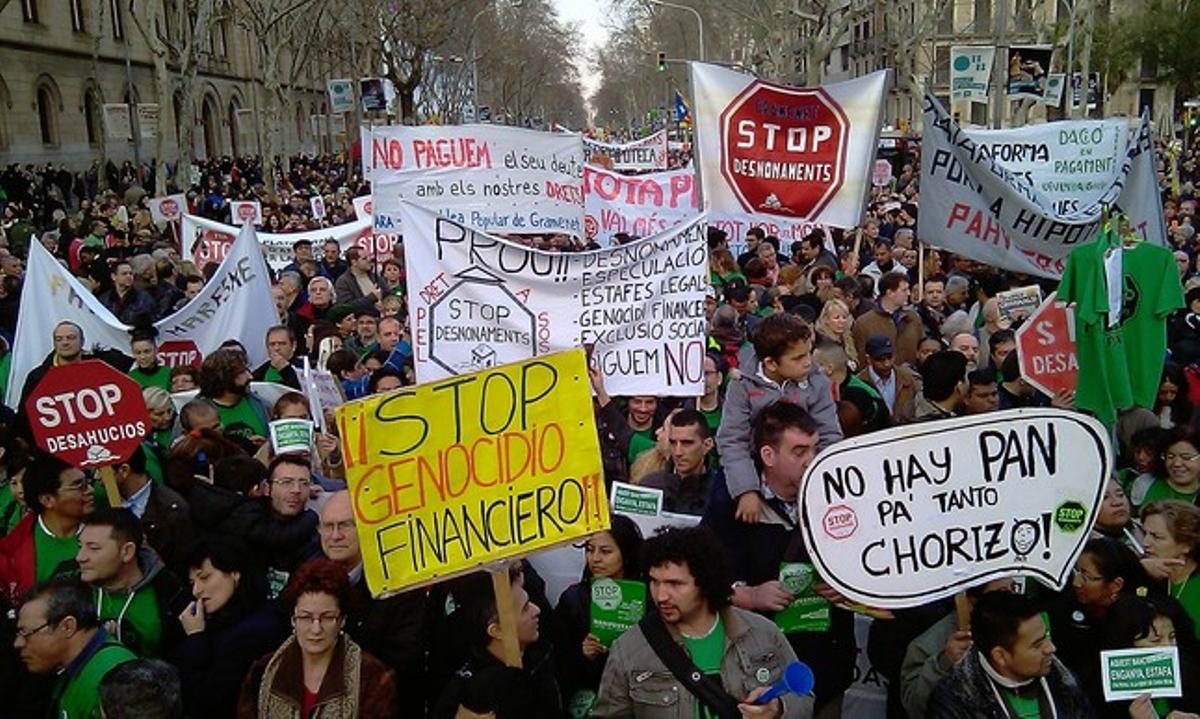 Una imagen de la manifestación, este sábado, por la dación en pago en Barcelona.