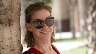 Mercedes López Romero (45 años), casi ciega por mirar al Sol, pide no ver el eclipse: "Me da miedo cómo la gente va con niños y todo"
