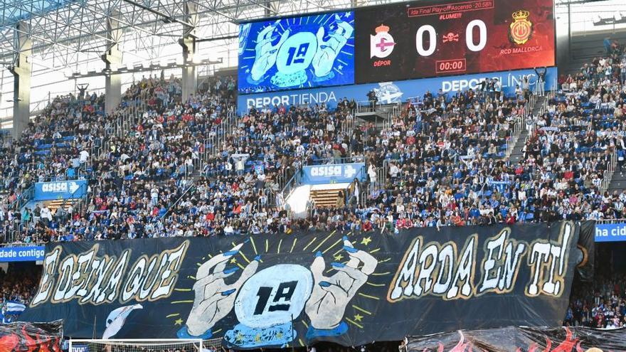 La afición del Dépor llena Riazor ante el Mallorca