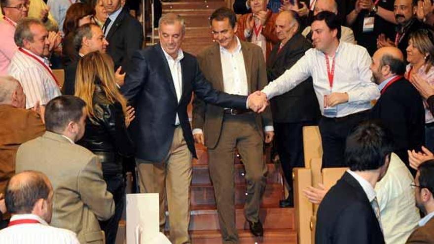 Manuel Vázquez y Rodríguez Zapatero, a su llegada al congreso del PSdeG, en Pontevedra.