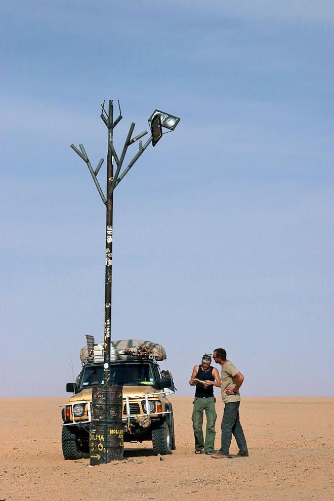 Escultura árbol del Teneré desierto Níger