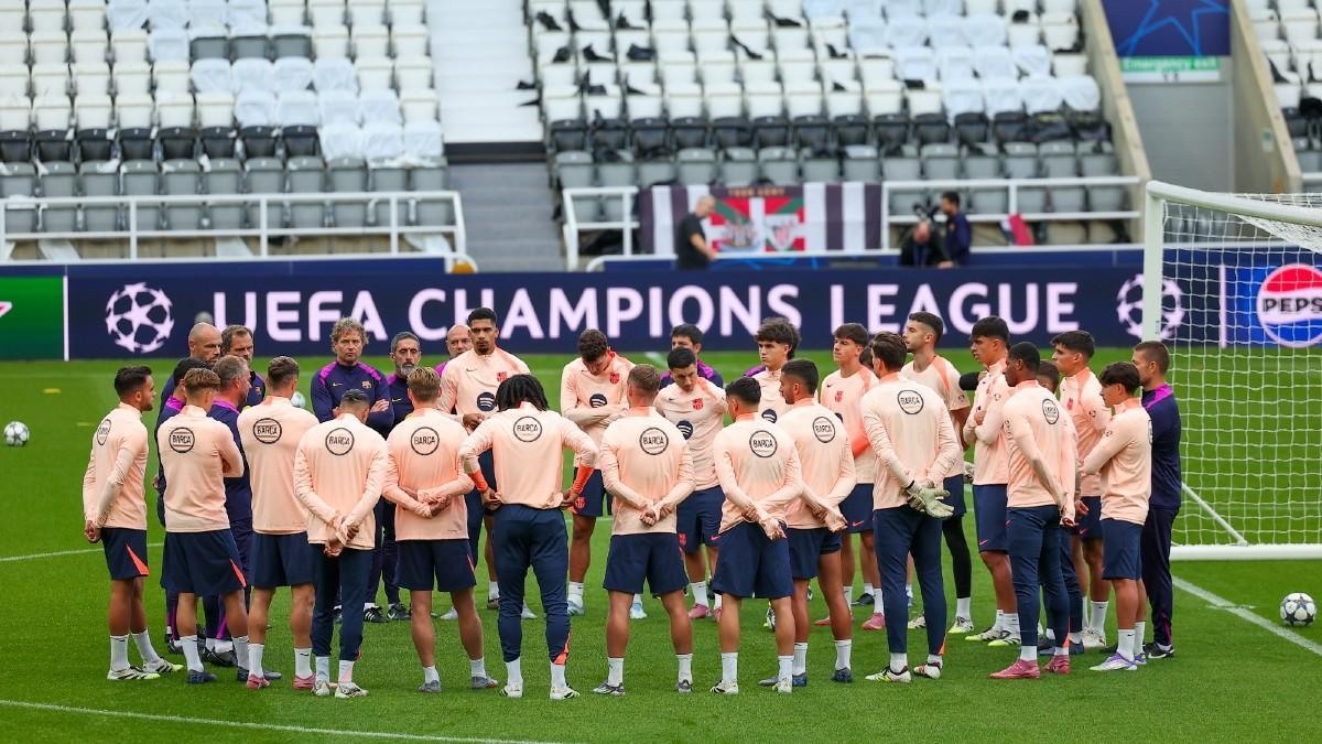 El Barça llega al entreno en el St. James Park