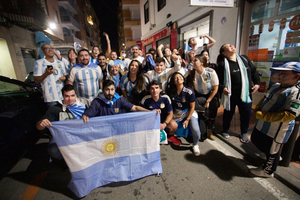 Aficionados argentinos en Murcia: partido, penaltis y celebración