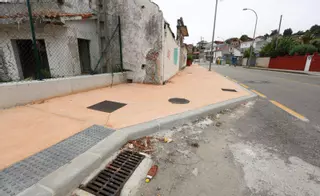 La obra del paseo de la PO-546 rebasa su ecuador frente al de la ría, aún paralizado