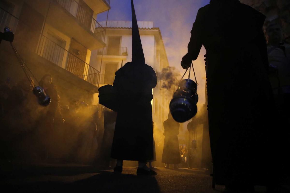 El Vía Crucis enseña el recogimiento de la Semana Santa cordobesa