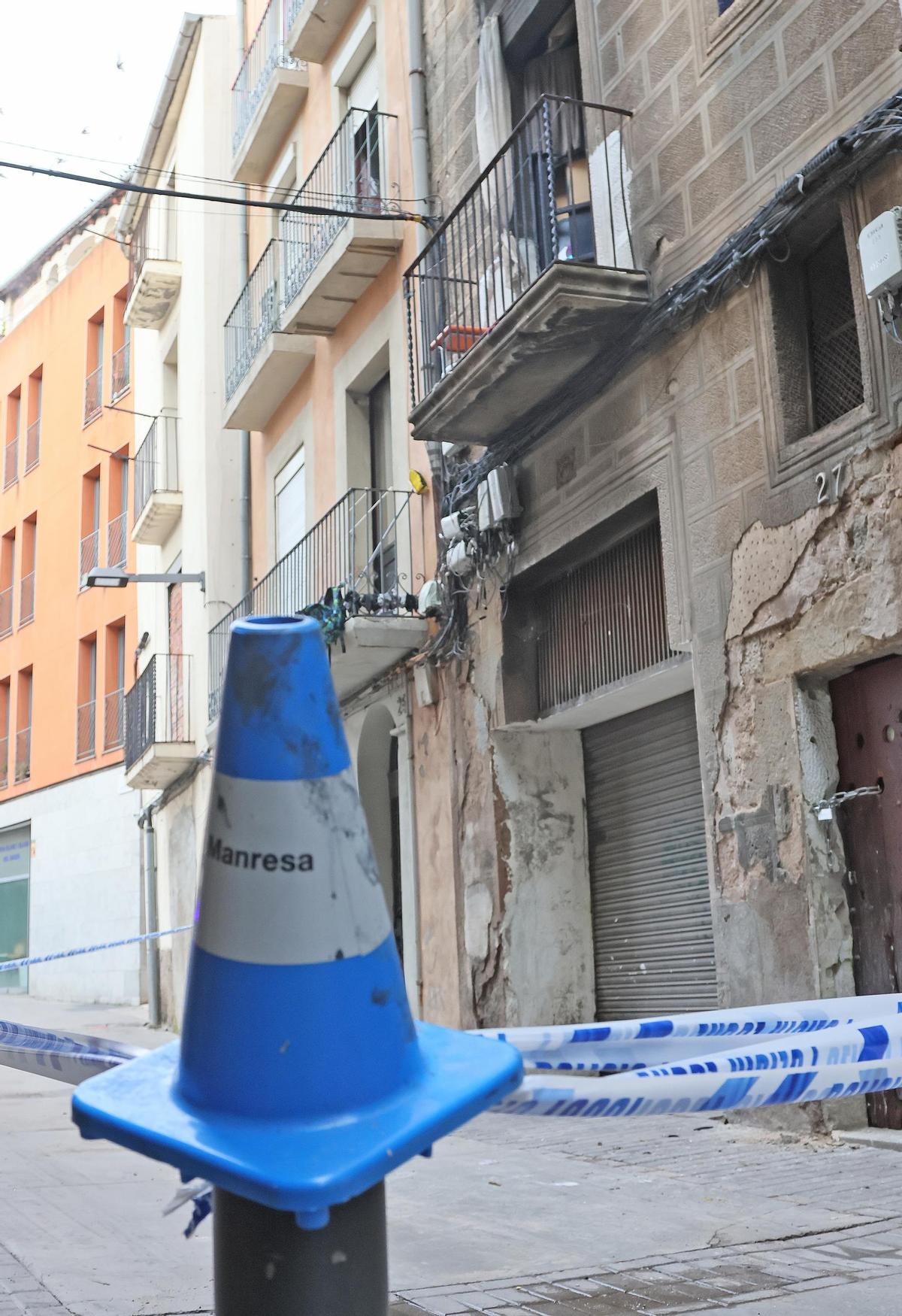 El dia després de l'incendi d'un habitatge del carrer Santa Llúcia de Manresa