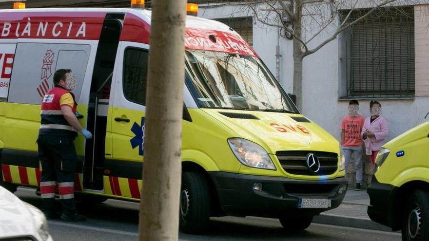 Un niño de casi dos años cae al vacío desde un cuarto piso en Alicante