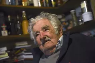 El expresidente uruguayo José Mujica anuncia que tiene un tumor