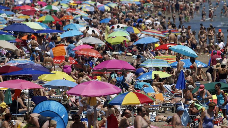 La playa de la Malva-rosa, a rebosar este sábado.