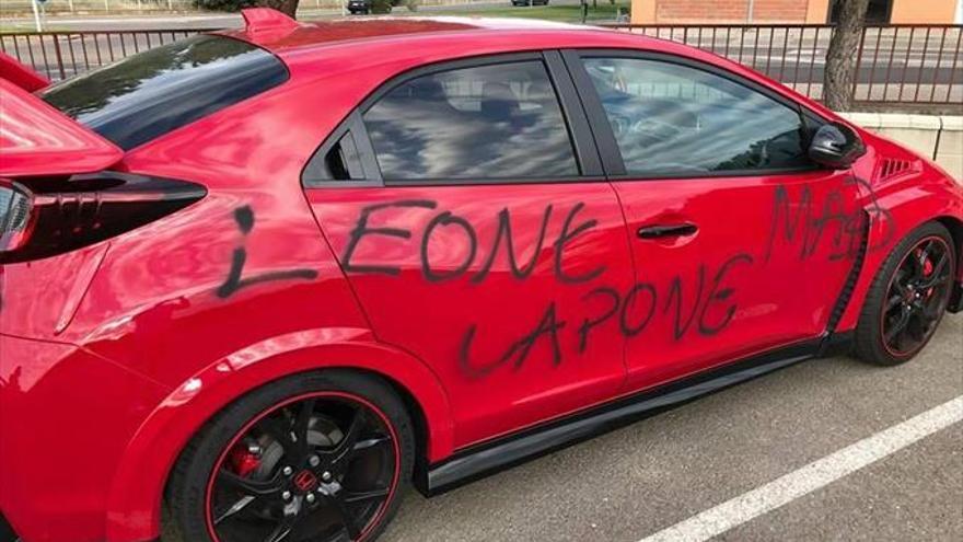 Los gamberros se ceban con los coches aparcados en las calles