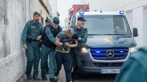 Uno de los detenidos por el asesinato de guardias civiles en Barbate llega al juzgado el 12 de febrero.