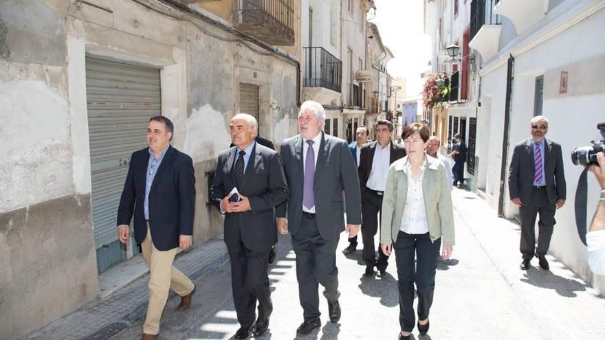 Garre recorrió las calles de Cehegín acompañado de su alcalde, en su periplo por el Noroeste.