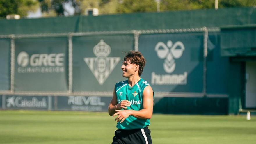 Ángel Ortiz confirma que estará en el inicio de la pretemporada del Betis: "Me he venido un poquito antes de que empezara el grupo para terminar de recuperarme al 100%"