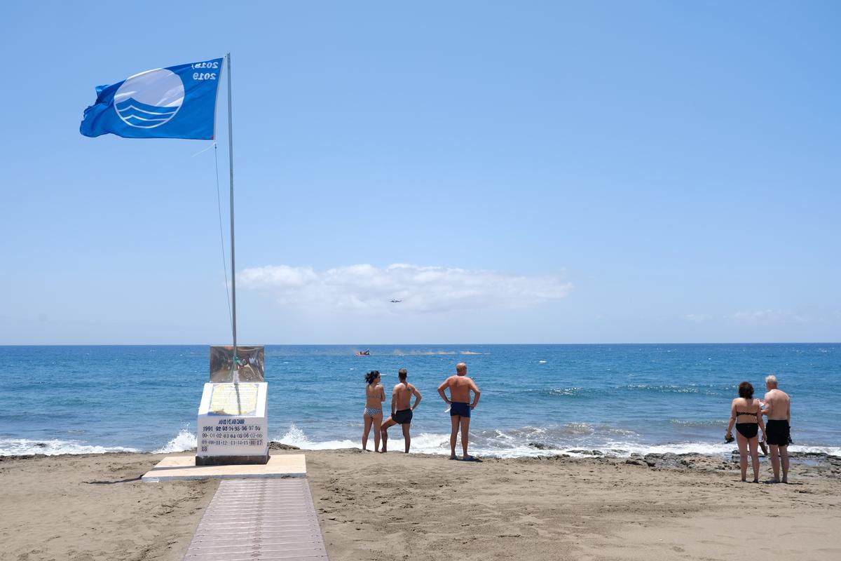 Bandera azul en la playa de San Agustín, en San Bartolomé de Tirajana