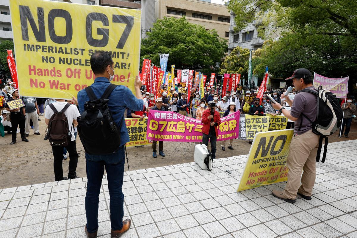 Los líderes del G7 visitan el Memorial Park para las víctimas de la bomba atómica en Hiroshima, entre protestas