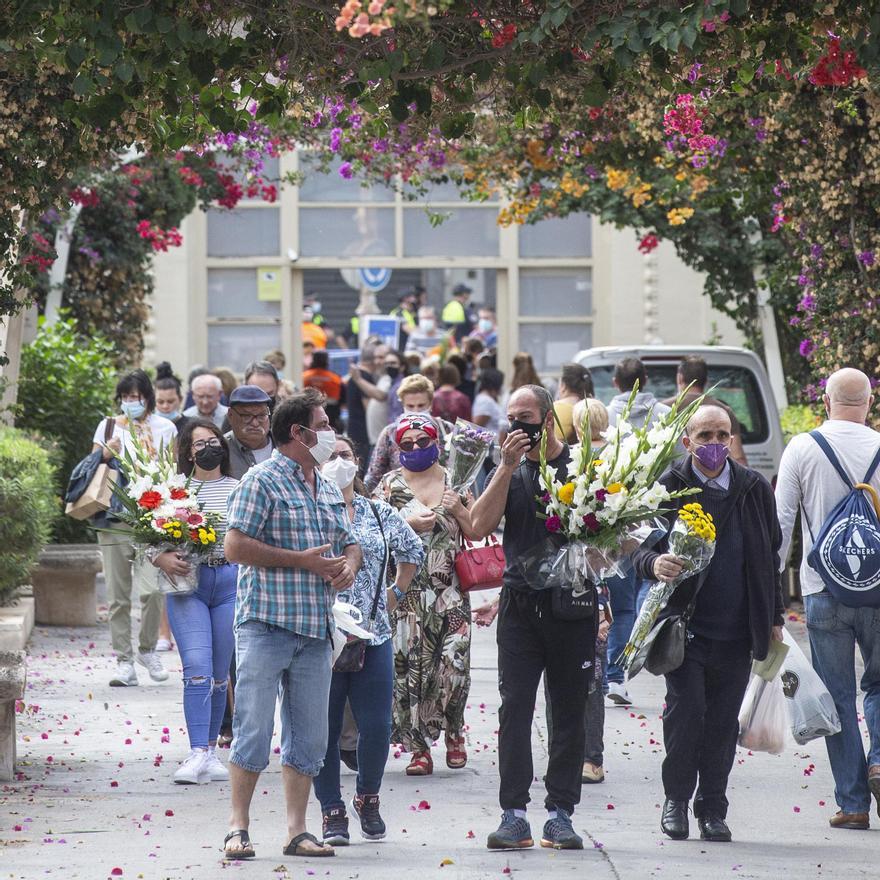 Día de Todos los Santos en el Cementerio de Alicante