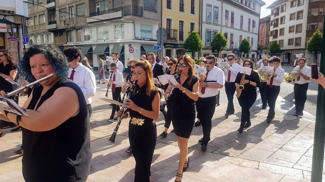 El Festival de Música toma las calles de Villaviciosa y llena el jardín de la Casa de los Hevia