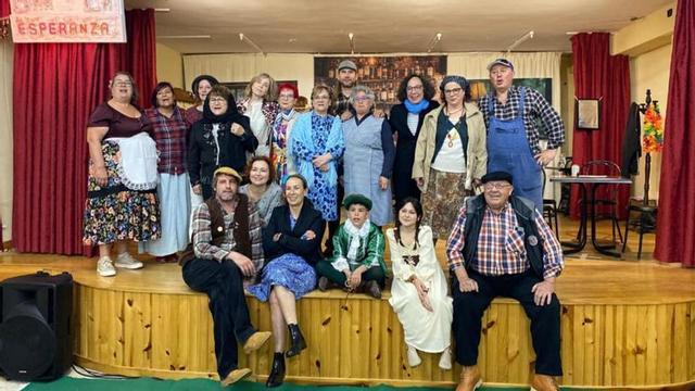 Integrantes del Grupo de Teatro Almucera. | CARLOTA FERNÁNDEZ