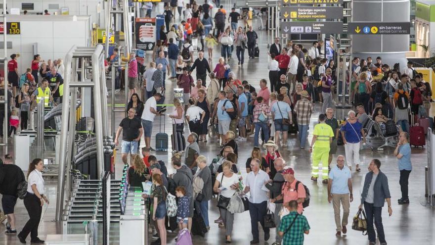 El aeropuerto de Alicante-Elche cierra mayo con 1,4 millones de pasajeros