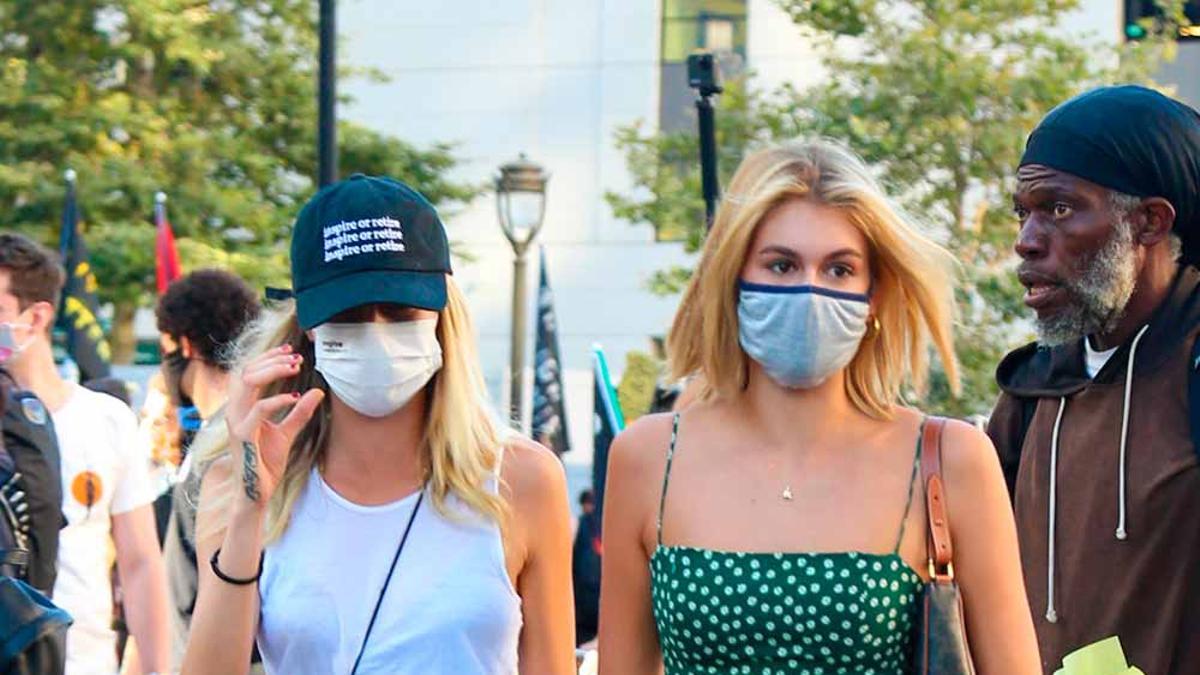 Kaia Gerber y Cara Delevingne, inseparables en una manifestación en Los Ángeles