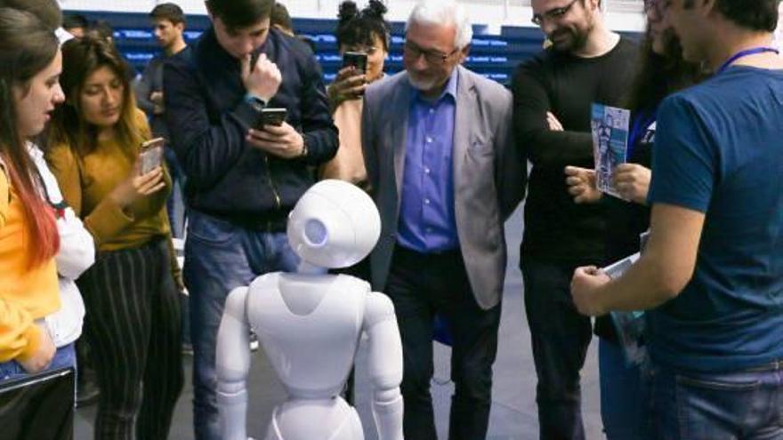Una de las demostraciones de robótica ayer en la I Feria Tecnológica de Torrevieja.