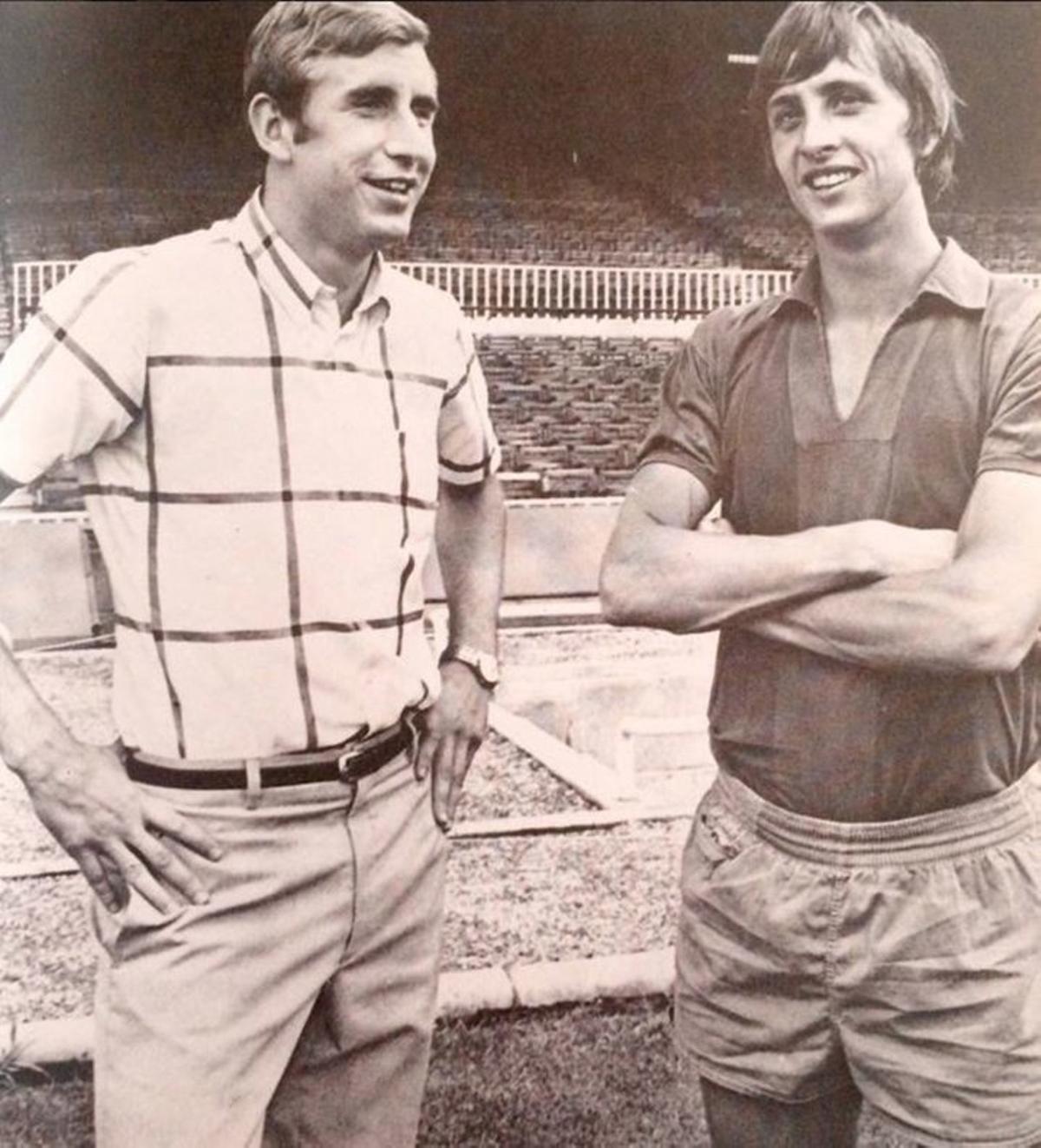 Johan Cruyff con Carles Rexach en su etapa como jugadores del FC Barcelona.