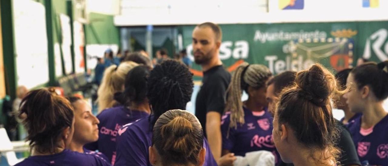 Las jugadoras del Rocasa durante su último partido en casa ante el Granollers