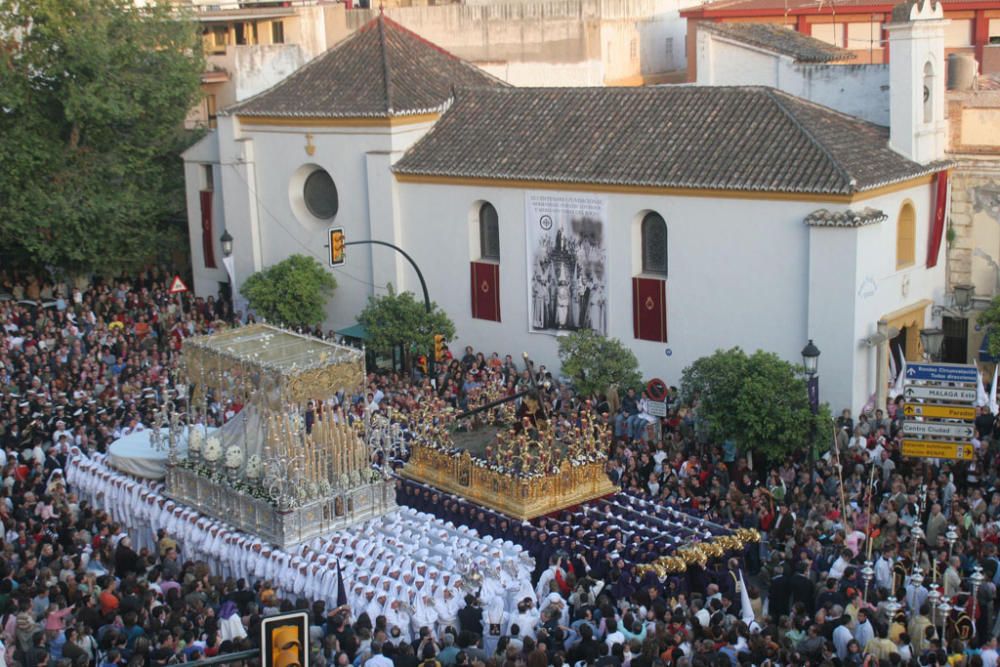 Los tronos del Rocío, juntos, en el Jardín de los Monos, cuando la cofradía salía de la calle Amargura.