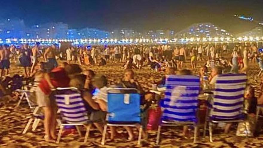 Cullera retira 240 toneladas de residuos de las playas tras una noche de San Juan multitudinaria