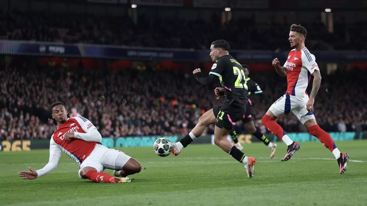 El Arsenal tira de rotaciones y pasa el trámite