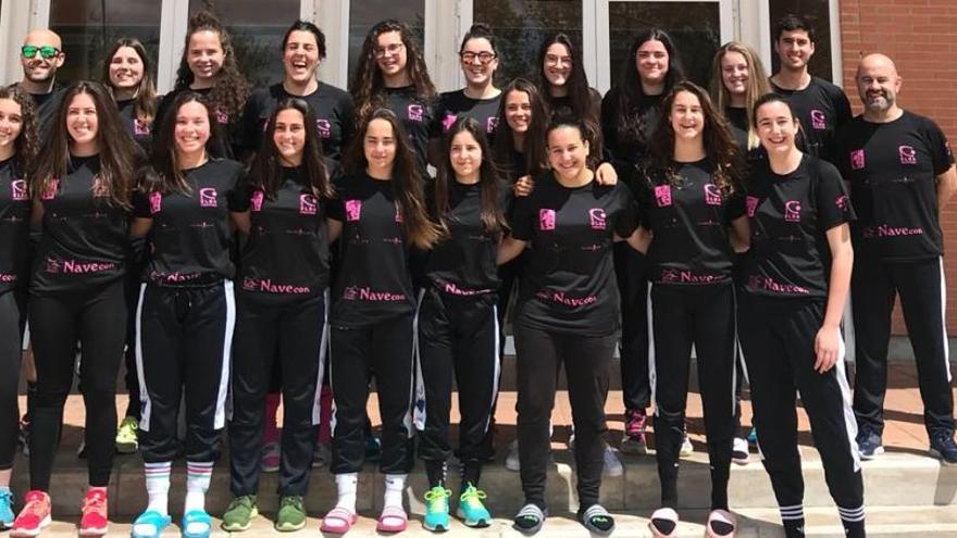 Las jugadoras blanquiazules, antes de partir a Granollers.