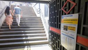 02/08/2026 Cartel de aviso en la estación de Gregorio Marañón, a 2 de agosto de 2026, en Madrid (España). Metro de Madrid ha anunciado el cierre desde este sábado de la estación de Moncloa de la Línea 6, que obligará a suspender el servicio entre Argüelles y Ciudad Universitaria, y la interrupción a partir del domingo de la Línea 7 entre Gregorio Marañón y Pitis. El cierre de Moncloa se produce para acometer trabajos de renovación de la vía y refuerzo de los andenes para instalar las puertas necesarias para la futura automatización de la línea y los cortes de la L7 para avanzar en la renovación del sistema de señalización y del carril. SOCIEDAD Ricardo Rubio - Europa Press