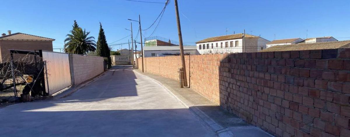 El camino de Belchite se ha pavimentado desde el cruce. | SERVICIO ESPECIAL