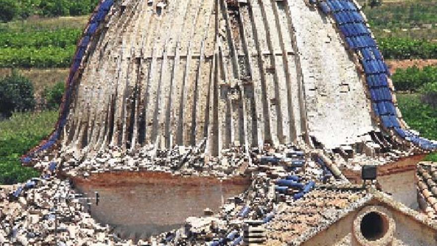 El intenso calor &quot;derrite&quot; la cúpula de la iglesia parroquial de Sumacàrcer