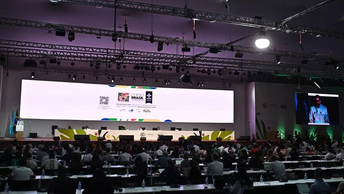 Asistentes a la Reunión Ministerial de Salud y Clima en el Centro de Convenciones Hangar donde se realiza la COP30.