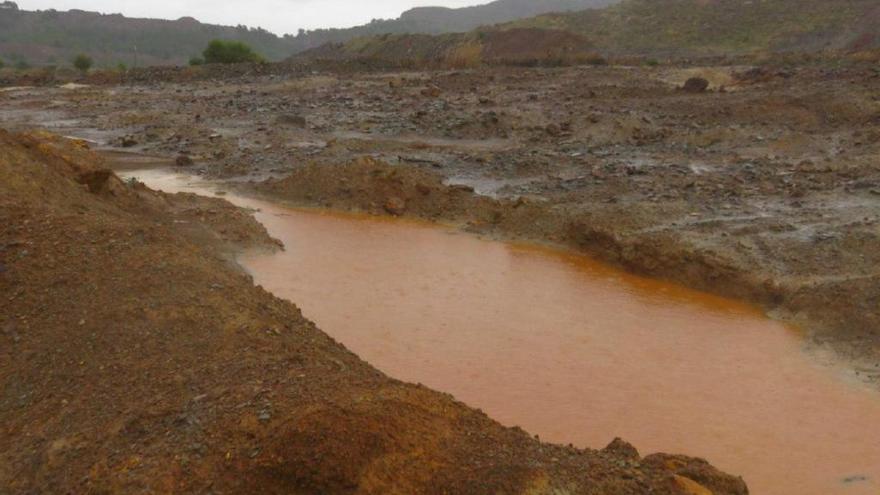 Exigen a la CHS que actúe para evitar que los residuos mineros lleguen a la laguna