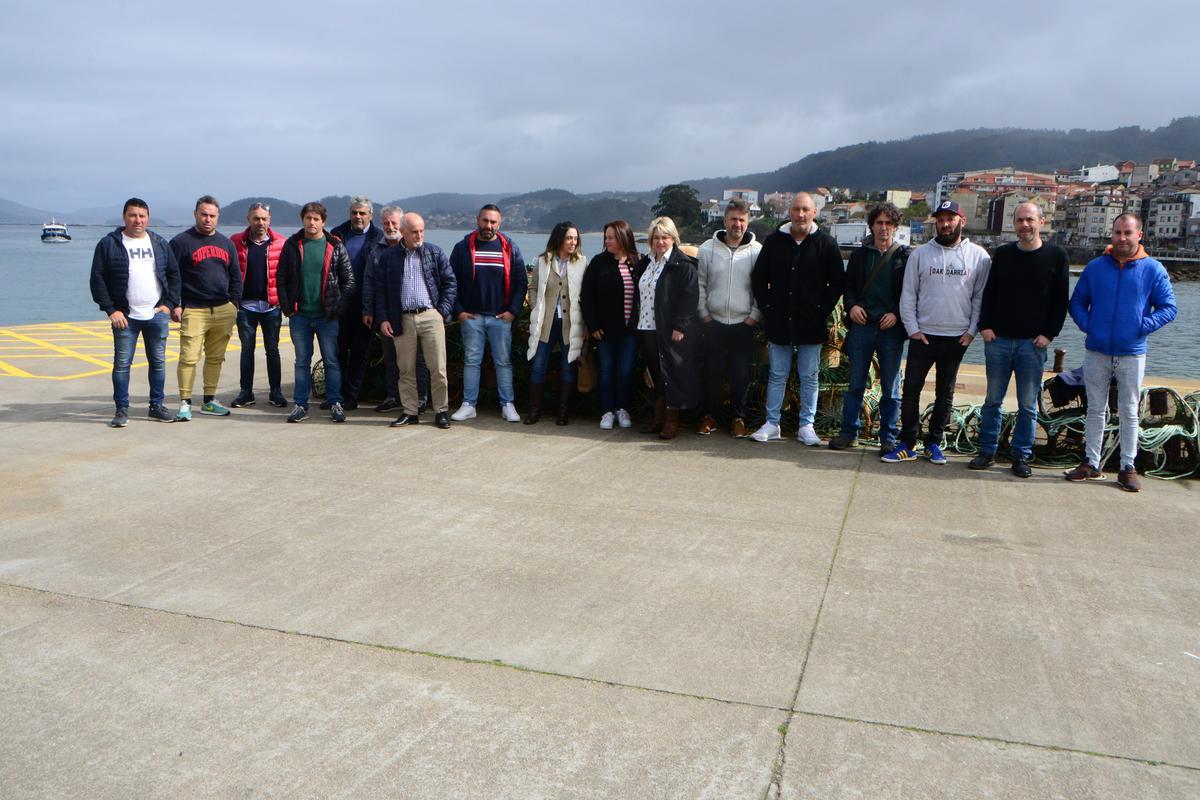 Las cofradías de Pontevedra con planes del percebe se reunieron en Bueu hace unos días.