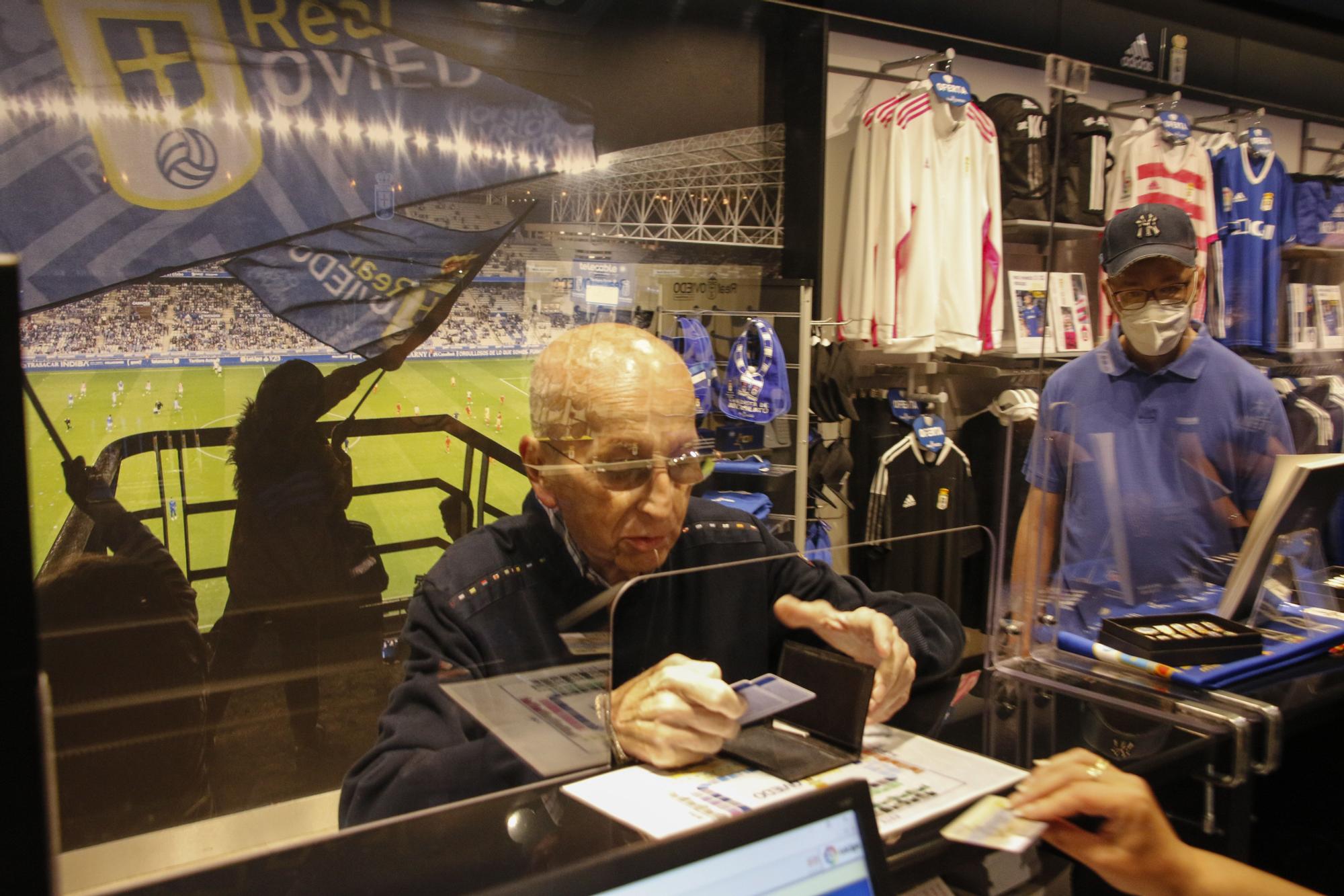 Así fue el primer día de la campaña de abonados del Real Oviedo