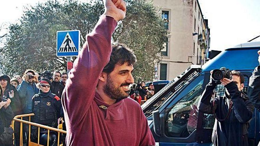 L&#039;alcalde de Verges, Ignasi Sabater, ahir a la sortida de la comissaria després de la detenció