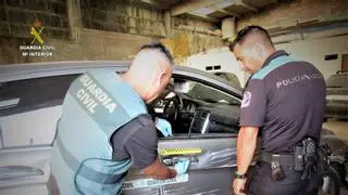 Investigan a dos hombres por robar en un campo de fútbol en Sanxenxo y fugarse en dos controles de tráfico