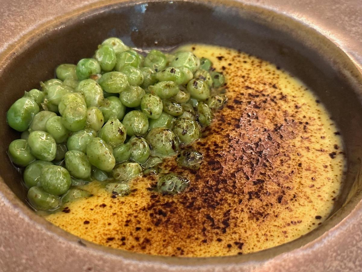 Guisantes con crema de maíz y café