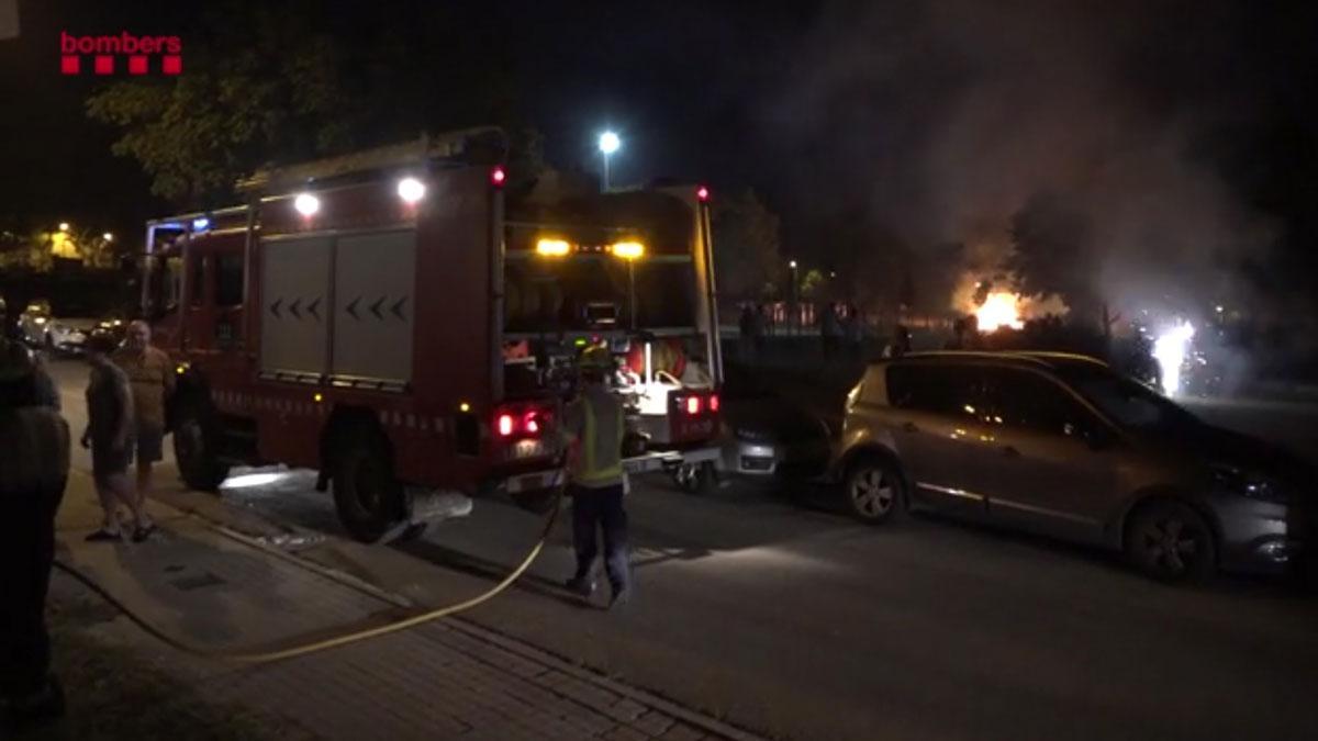 Actuaciones de los Bombers de la Generalitat durante la noche de Sant Joan.