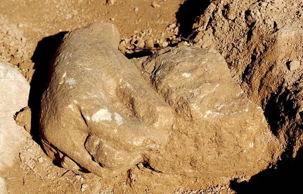 Hallan un poblado neolítico y la mano de una escultura ibérica