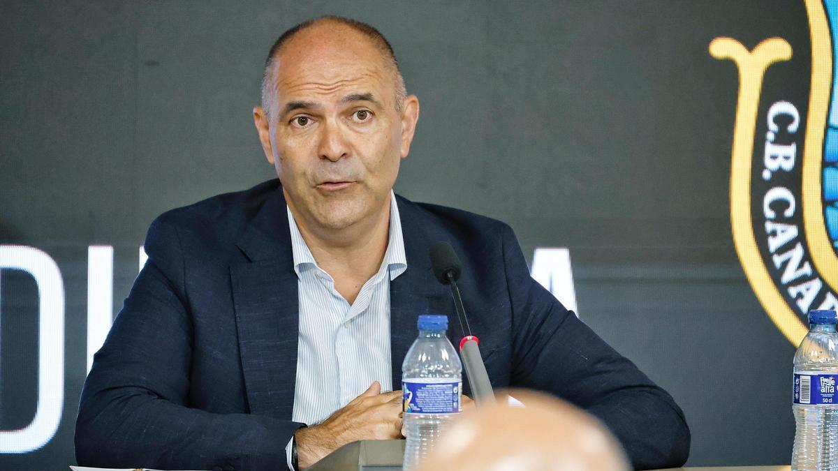 Aniano Cabrera, presidente del Canarias, durante la Junta General Extraordinaria de Accionistas del club.