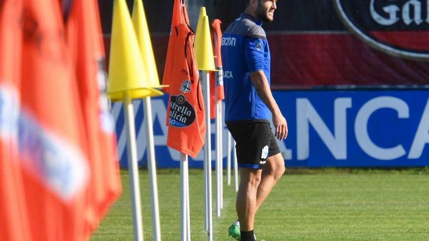 Andone, durante la sesión de ayer en la ciudad deportiva.